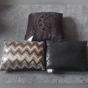 Mainstays 3 Piece Decorative Throw Pillow Set Pre-owned